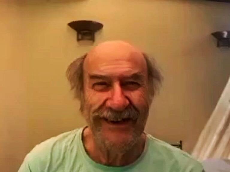 «Aquí estoy yo»: Antonio Skármeta reaparece en video tras «fake news» sobre su muerte