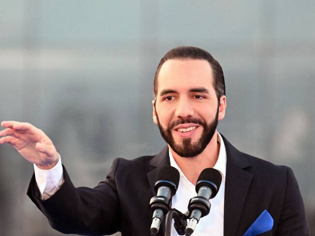 El presidente de El Salvador, Nayib Bukele, da un discurso en un evento oficial en la ciudad de San Salvador.