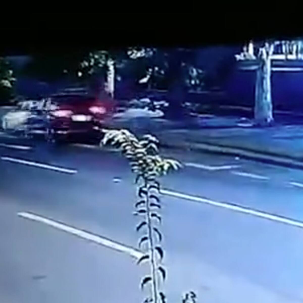 A exceso de velocidad y en estado de ebriedad: Liberan imágenes de choque que dejó a una mujer detenida en Providencia