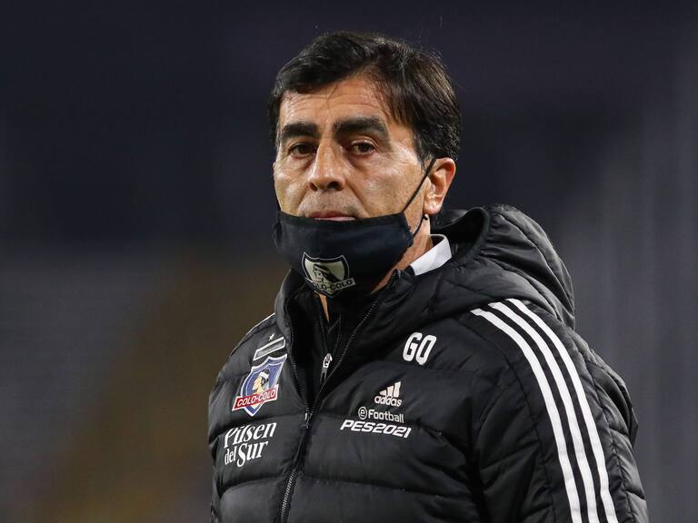 11 DE JULIO DE 2021/SANTIAGOEl Director Tecnico de Colo Colo Gustavo Quinteros (c), durante el partido vlido por la vuelta de los cuartos de final de la Copa Chile 2021, entre Colo Colo y Palestino, disputado en el Estadio Monumental.
FOTO: SEBASTIAN ORIA/AGENCIAUNO