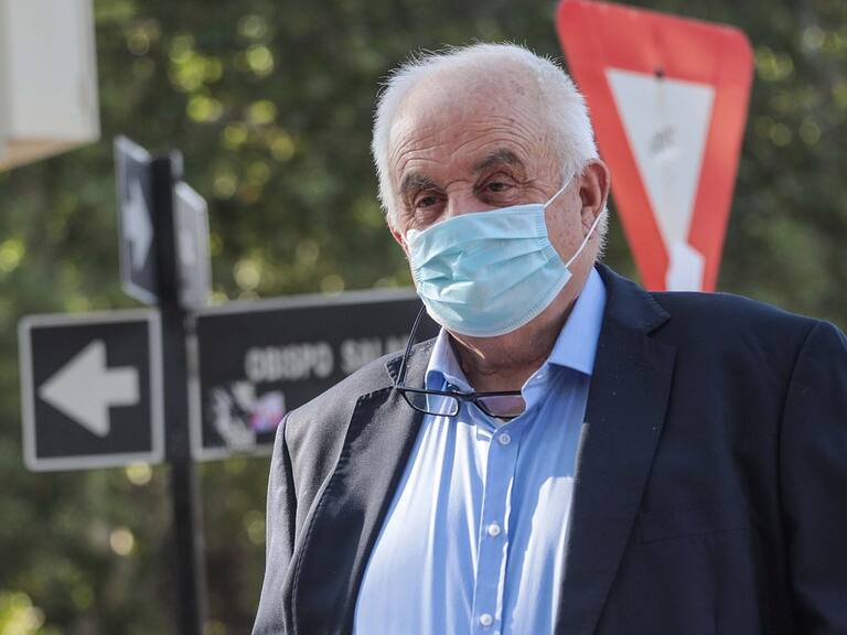 12 de enero del 2022/SANTIAGOJuan Araya, representantes de la PYME, durante la llegada al comando del Presidente electo, en Condell 249, en la comuna de Providencia.
FOTO: SEBASTIAN BELTRAN GAETE/AGENCIAUNO