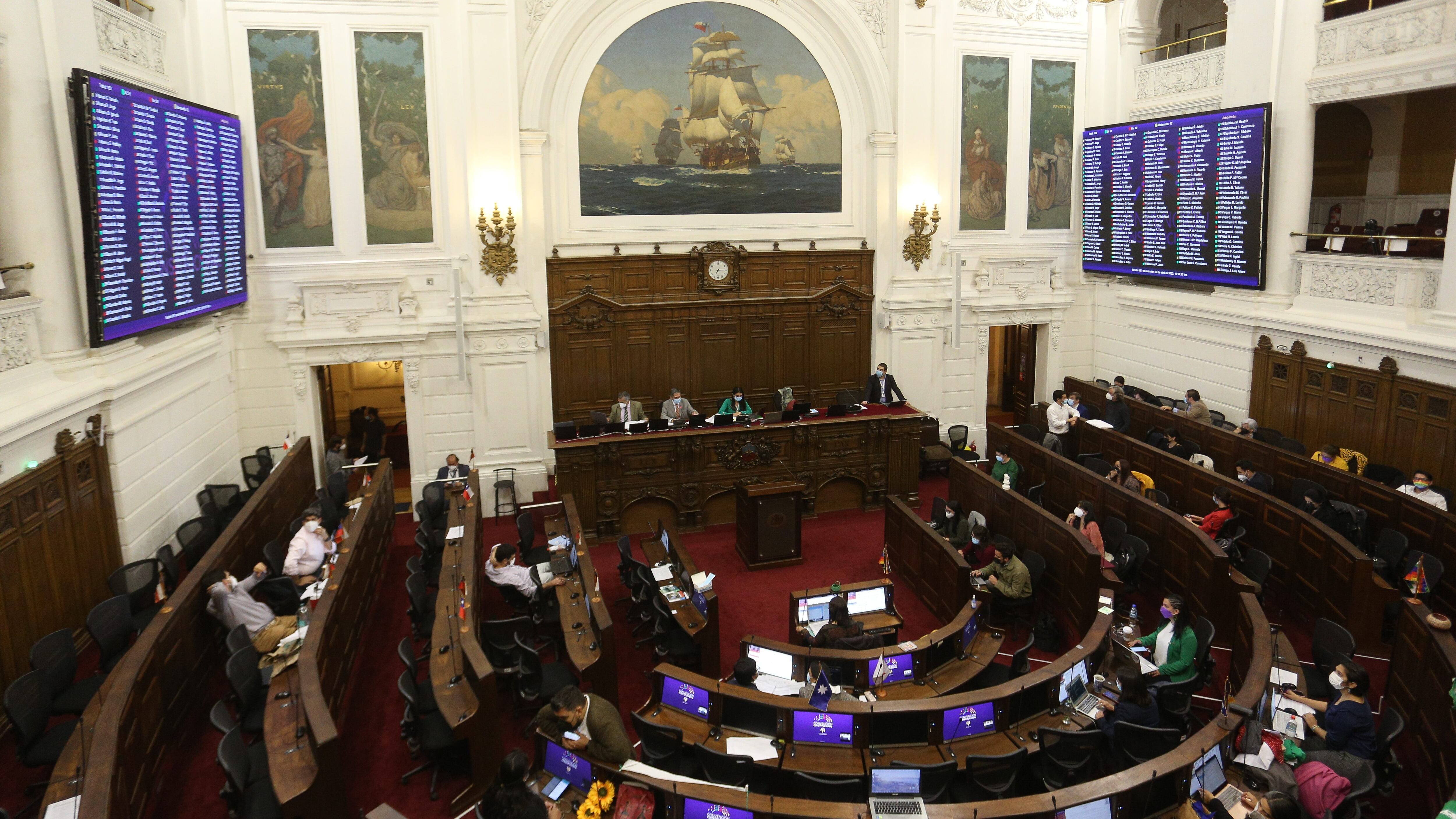20 de Abril del 2022/SANTIAGOActividad del Pleno de la convencion, durante la Sesión N°86 de la Comisión de Sistemas de Conocimientos que se realiza en el ex congreso Nacional.
FOTO: DIEGO MARTIN/AGENCIAUNO