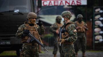 Incidente en la frontera norte: militares disparan contra van que transportaba a 17 personas extranjeras indocumentadas en Colchane