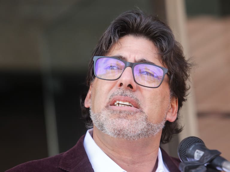 Locatarios de la Vega presentan recurso de protección contra la municipalidad de Recoleta por aumento de comercio informal