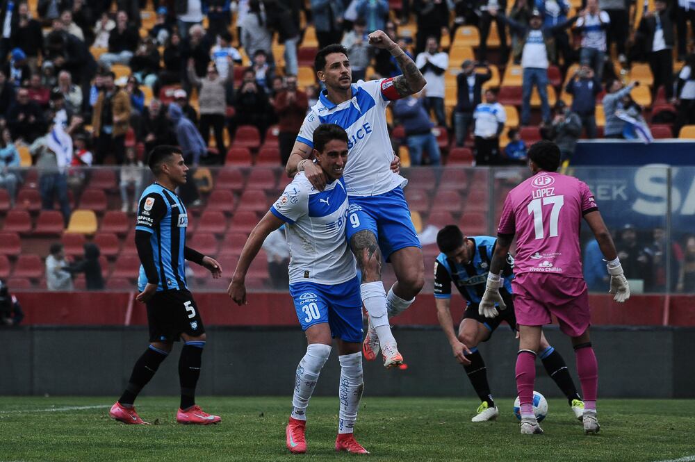Universidad Católica vence a Huachipato y sube posiciones en el Campeonato Nacional