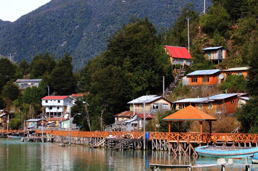 Caleta Tortel: ¿Cómo llegar a uno de los mejores pueblos turísticos del 2023?
