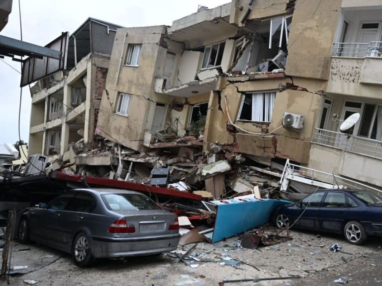 Autoridades elevan a más de 1.300 los muertos en terremoto registrado en Turquía y Siria