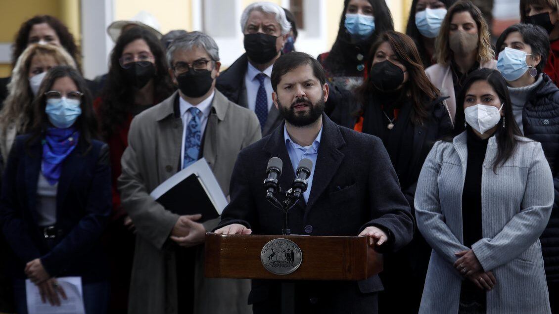 11 de Julio de 2022/SANTIAGOEl Presidente de la Repblica, Gabriel Boric Font, junto al ministro de Hacienda, Mario Marcel y la vocera de gobierno,Camila Vallejo,presentan medidas econmicas para aliviar a las familias chilenas, en el marco del Plan Chile Apoya.
FOTO: CRISTOBAL ESCOBAR/AGENCIAUNO
