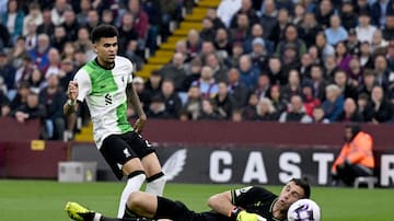 Al minuto de juego: el insólito autogol de Dibu Martínez ante Liverpool en la Premier League