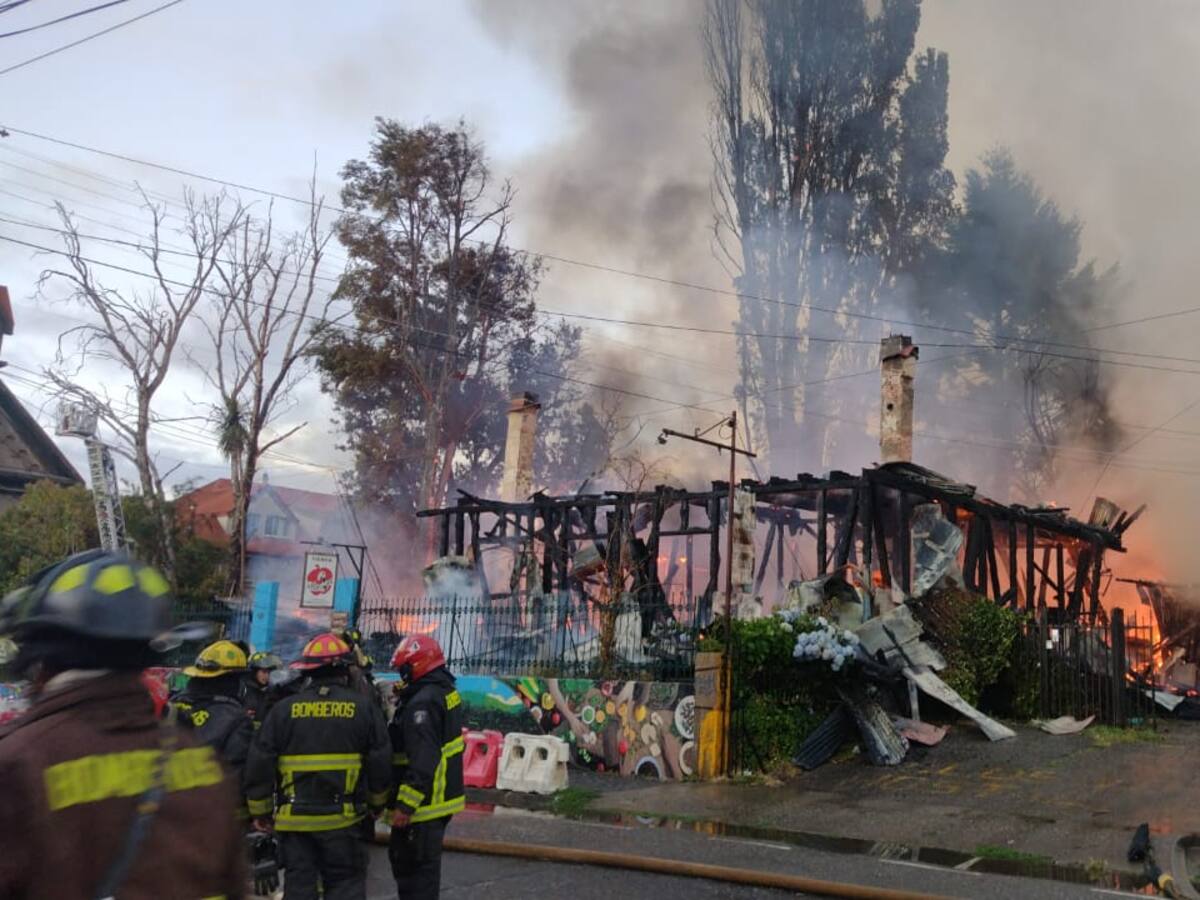 Valdivia: dejan en prisión preventiva a principal sospechoso de incendio intencional que destruyó reconocida casona