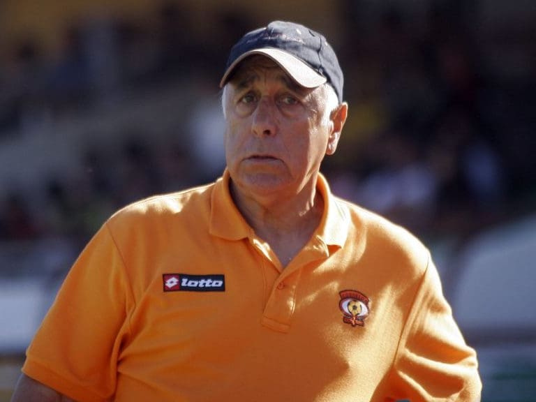 10 de Marzo de 2012/CONCEPCIÓN.En partido válido por la séptima fecha del Torneo de Apertura del Campeonato Nacional 2012, jugaron en el estadio municipal penquista, el equipo de la Universidad de Concepción y Cobreloa. En la imagen Nelson Acosta, entrenador. FOTO: VICTOR SALAZAR M./AGENCIAUNO.