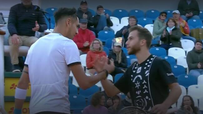 Alejandro Tabilo aprovechó el retiro de un exigente Hugo Gaston y avanzó a cuartos de final del ATP 250 de Munich