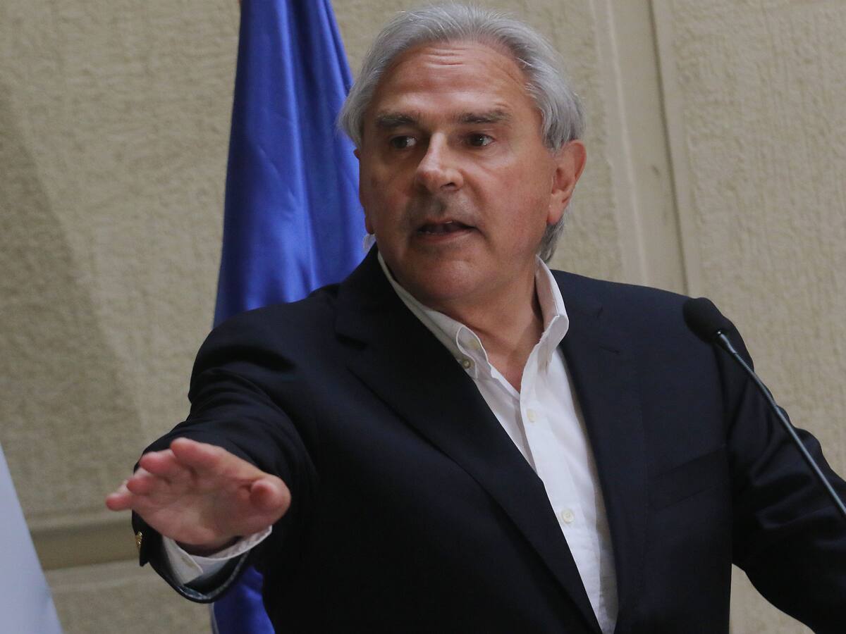 Iván Moreira exigió a Francisco Huenchumilla «inhabilitarse» de votar acusación constitucional contra Presidente Piñera