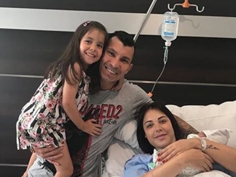 Cris Morales explicó por qué decidió no amamantar a su segundo hijo con Gary Medel