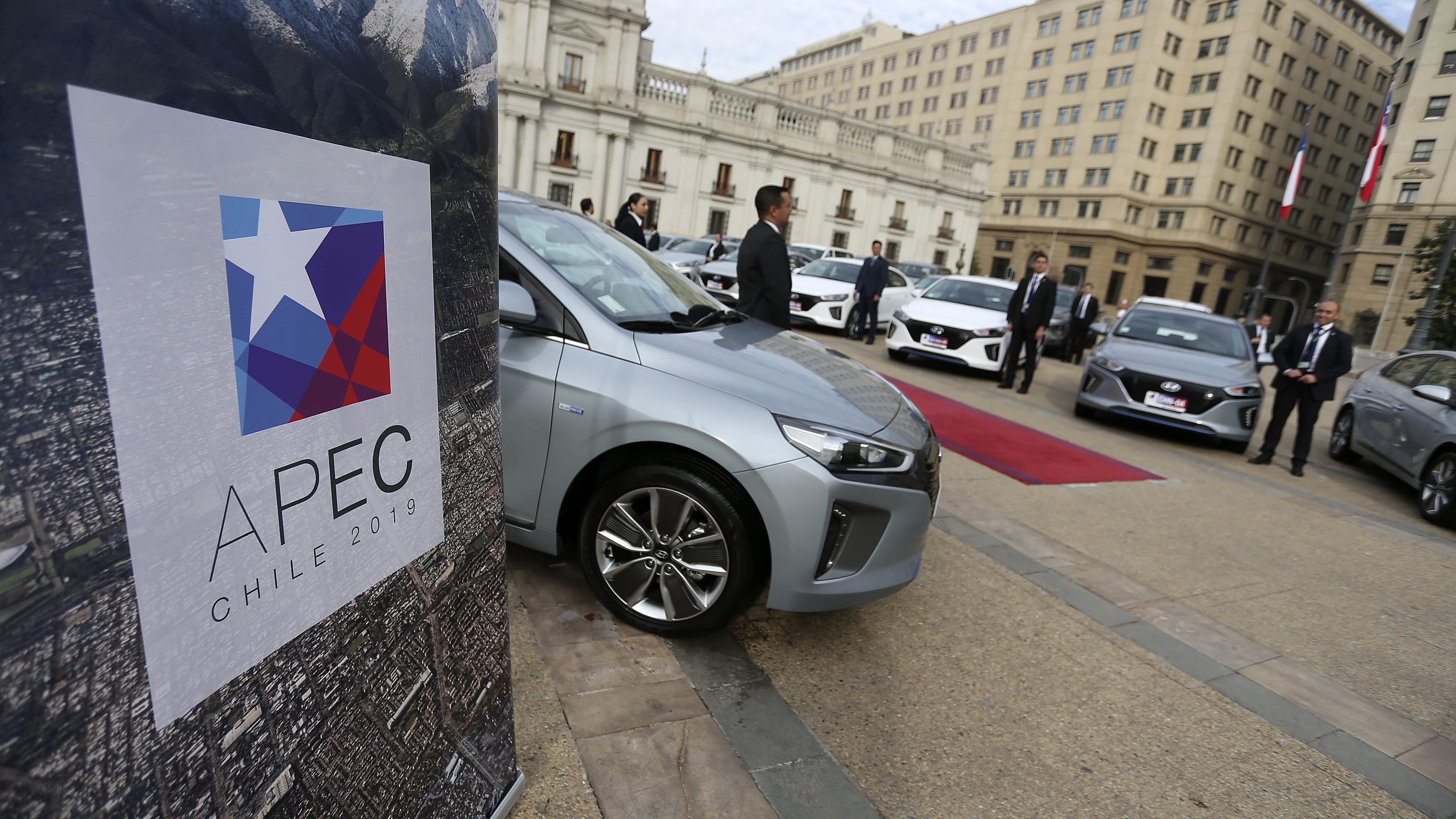 12 de Junio de 2019/SANTIAGOAutomotores Gildemeister, representante en Chile de Hyundai, realiza la entrega oficial de los vehculos que utilizar la organizacin de Apec Chile 2019. La flota total estar compuesta por 610 vehculos, en la que destacan los modelos Ioniq, Sonata, Santa Fe y los minibuses H1. 
FOTO: CRISTOBAL ESCOBAR/AGENCIAUNO