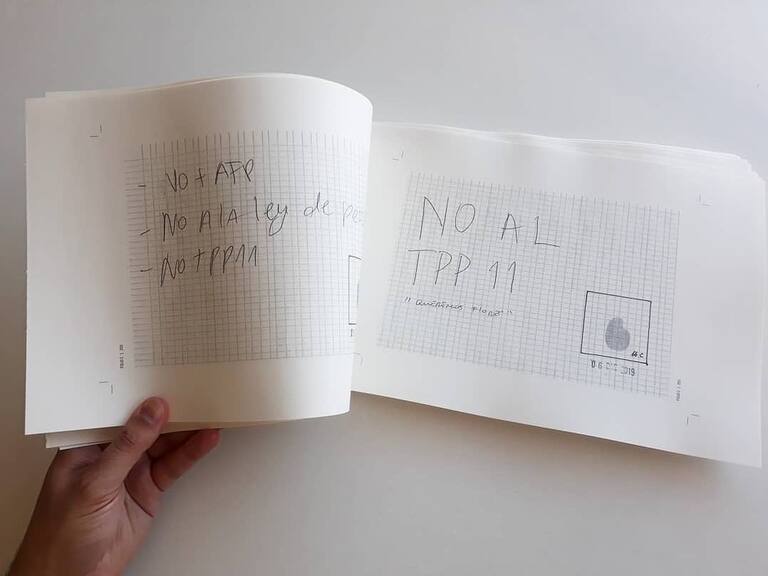 «Demanda Pública»: acción de arte llevará a La Moneda un libro con 1.800 demandas del estallido social