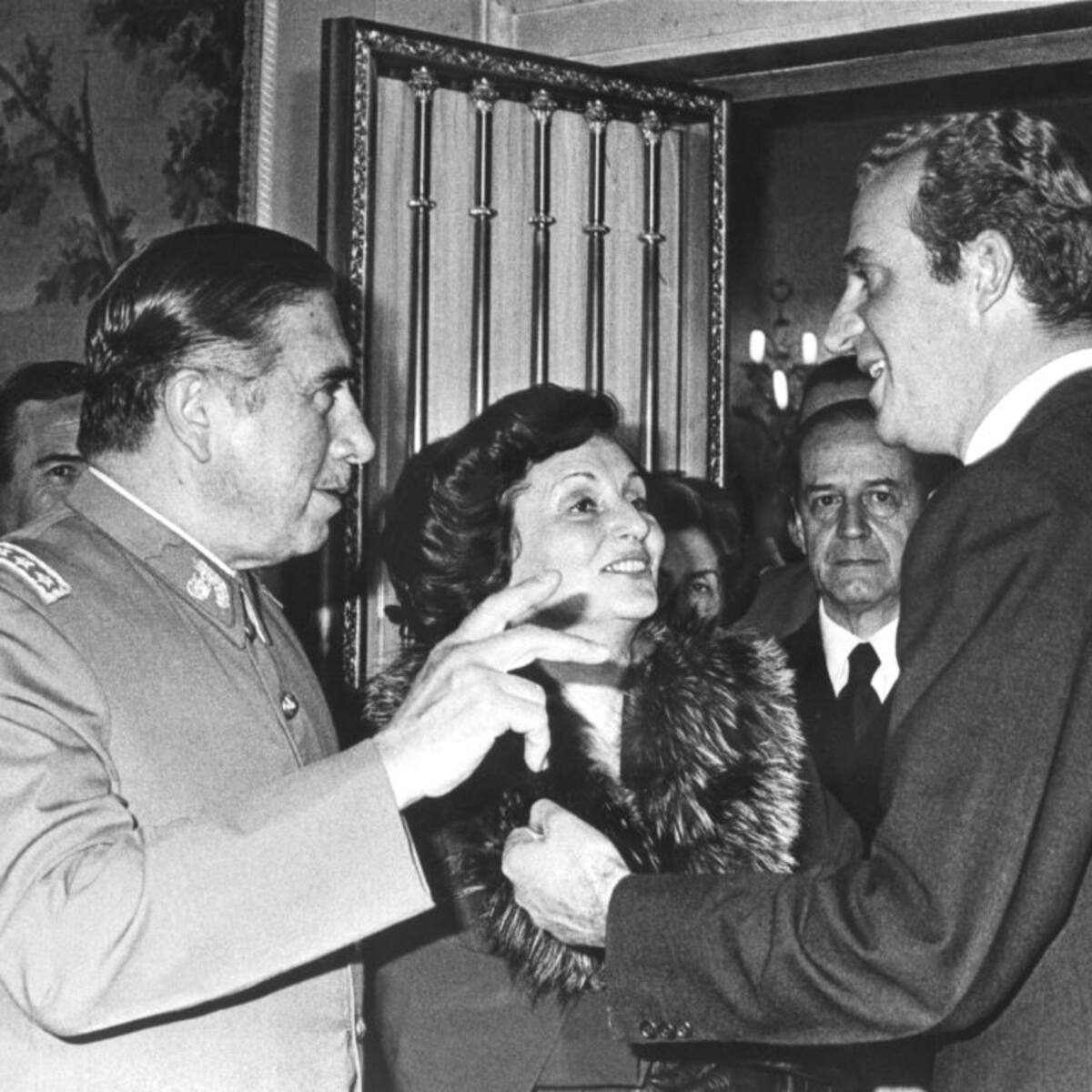 Juan Carlos I de España revela incomodo episodio con el dictador Pinochet: “Me dijo ‘alteza, tiene que hacer como Franco’”