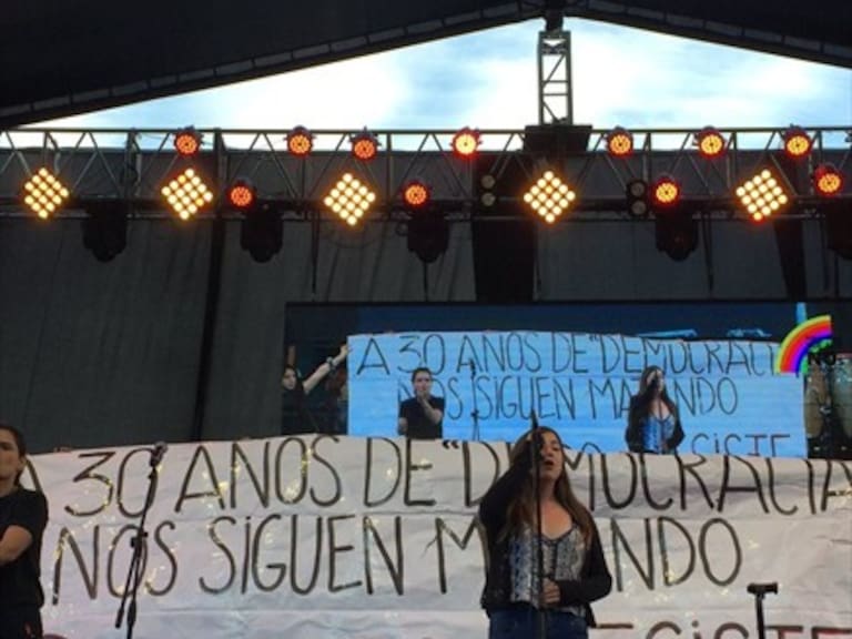 Manifestantes de Quintero se tomaron el escenario de la conmemoración del No