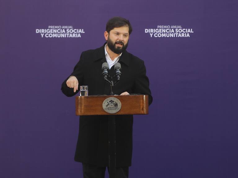 7 de agosto de 2025/SANTIAGO
El Presidente de la República, Gabriel Boric Font, encabeza la primera ceremonia de entrega del Premio Anual Dirigencia Social y Comunitaria, ceremonia que se desarrolla en el Patio de Los Cañones del Palacio de La Moneda.
FOTO: SEBASTIAN BELTRAN GAETE / AGENCIAUNO