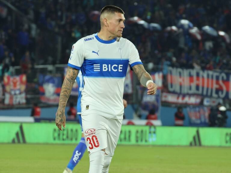 Nicolás Castillo es operado en España y no volverá a jugar por la UC hasta el segundo semestre