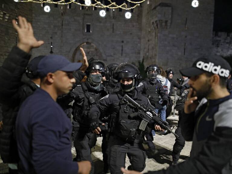Fuerzas de seguridad israelíes reprimen una protesta de palestinos