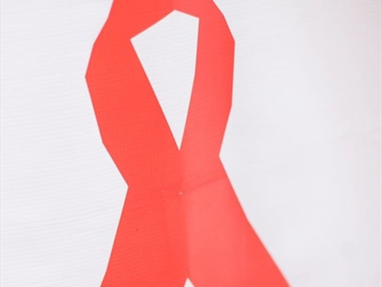 Pacientes con VIH tendrán garantizado el tratamiento universal en el plan AUGE