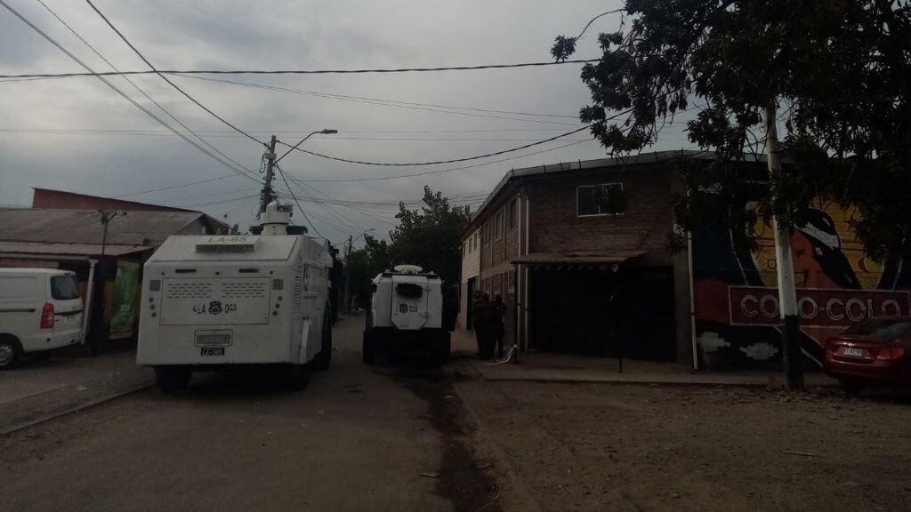 Contingente policial en el velorio del «Guatón» Carlos. / ADN.cl