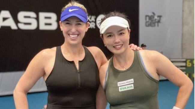 Alexa Guarachi avanza a semifinales en el primer torneo WTA con su nueva dupla, Latisha Chan