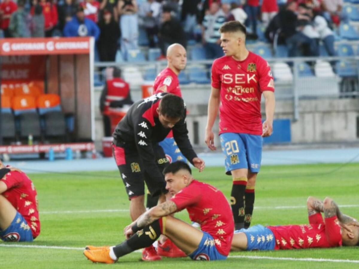 La amargura del plantel de Unión Española tras perder la final de Copa Chile: «Fuimos superiores; pero nos castigamos en los penales»
