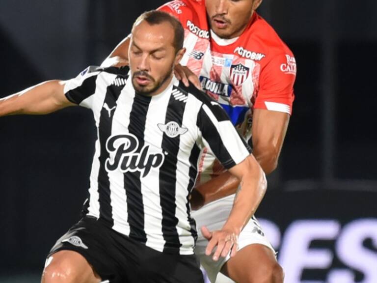 Nuevo DT de Audax Italiano se interesa en Marcelo Díaz: "Encajaría bien en el modelo de juego que vamos a implementar"