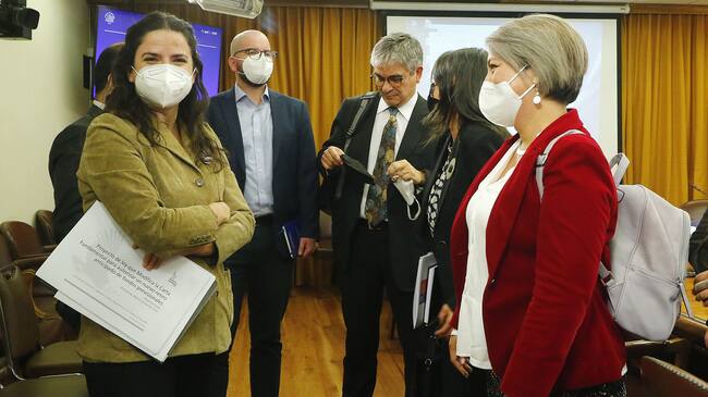 11 DE ABRIL DE 2022/VALPARAISOLos ministros Antonia Orellana (i), Giorgio Jackson (ci), Mario Marcel (cd) y Jeanette Jara (d), durante la Comisión de Constitución de la Cámara de Diputados, que inicia la discusión del proyecto de quinto retiro de fondos de pensiones.
FOTO: LEONARDO RUBILAR CHANDIA/AGENCIAUNO