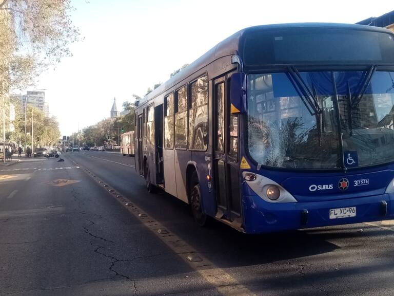 Escolar es atropellada por bus del transporte público en el centro de Santiago