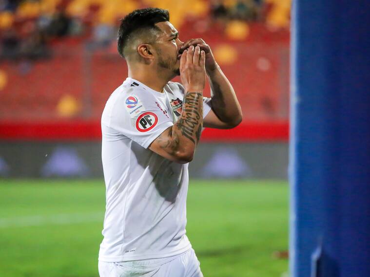 El gesto de Lorenzo Reyes a los hinchas de Unión Española | Agencia Uno