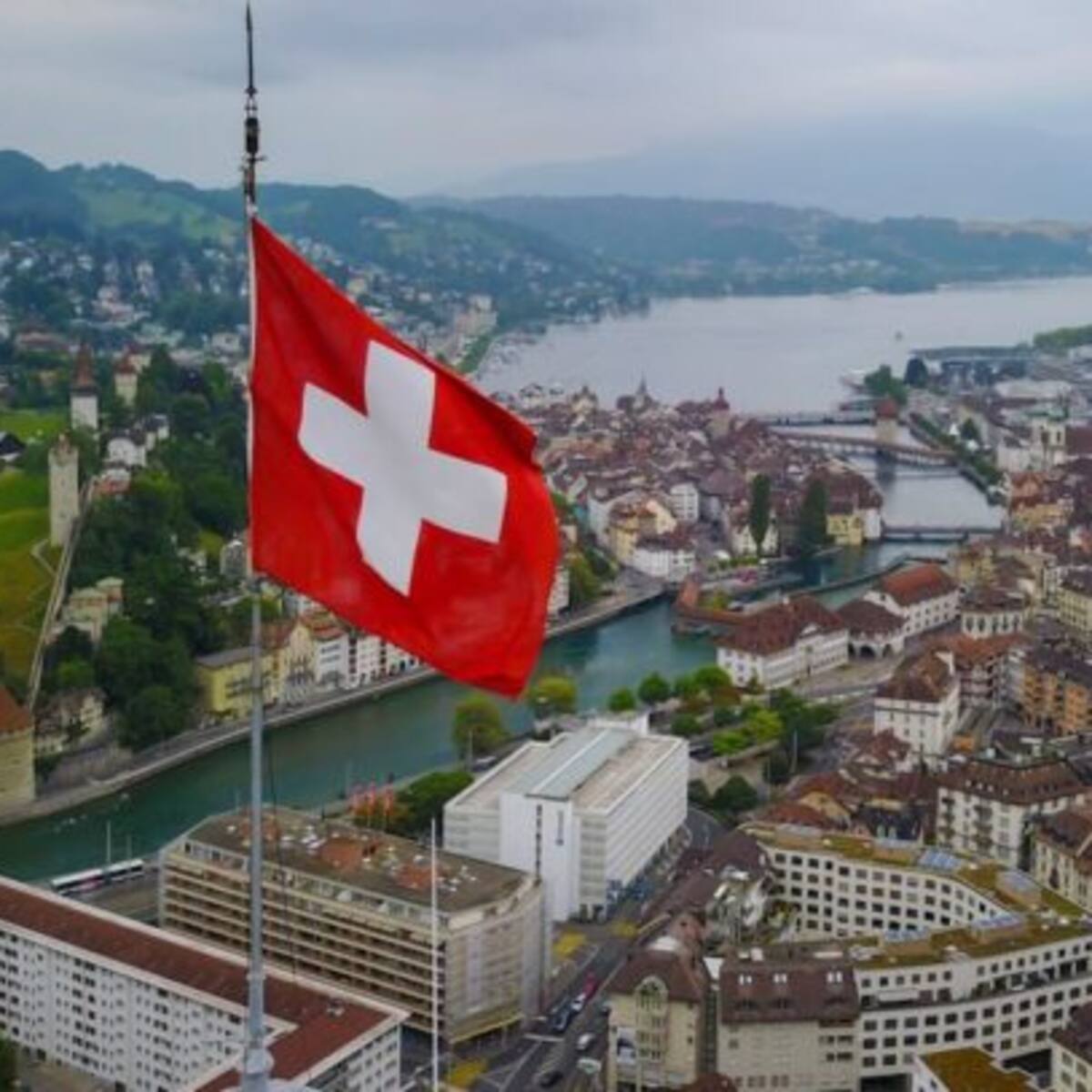 Suiza ofrece empleo remoto y abre oportunidades para profesionales de Chile: revisa los detalles
