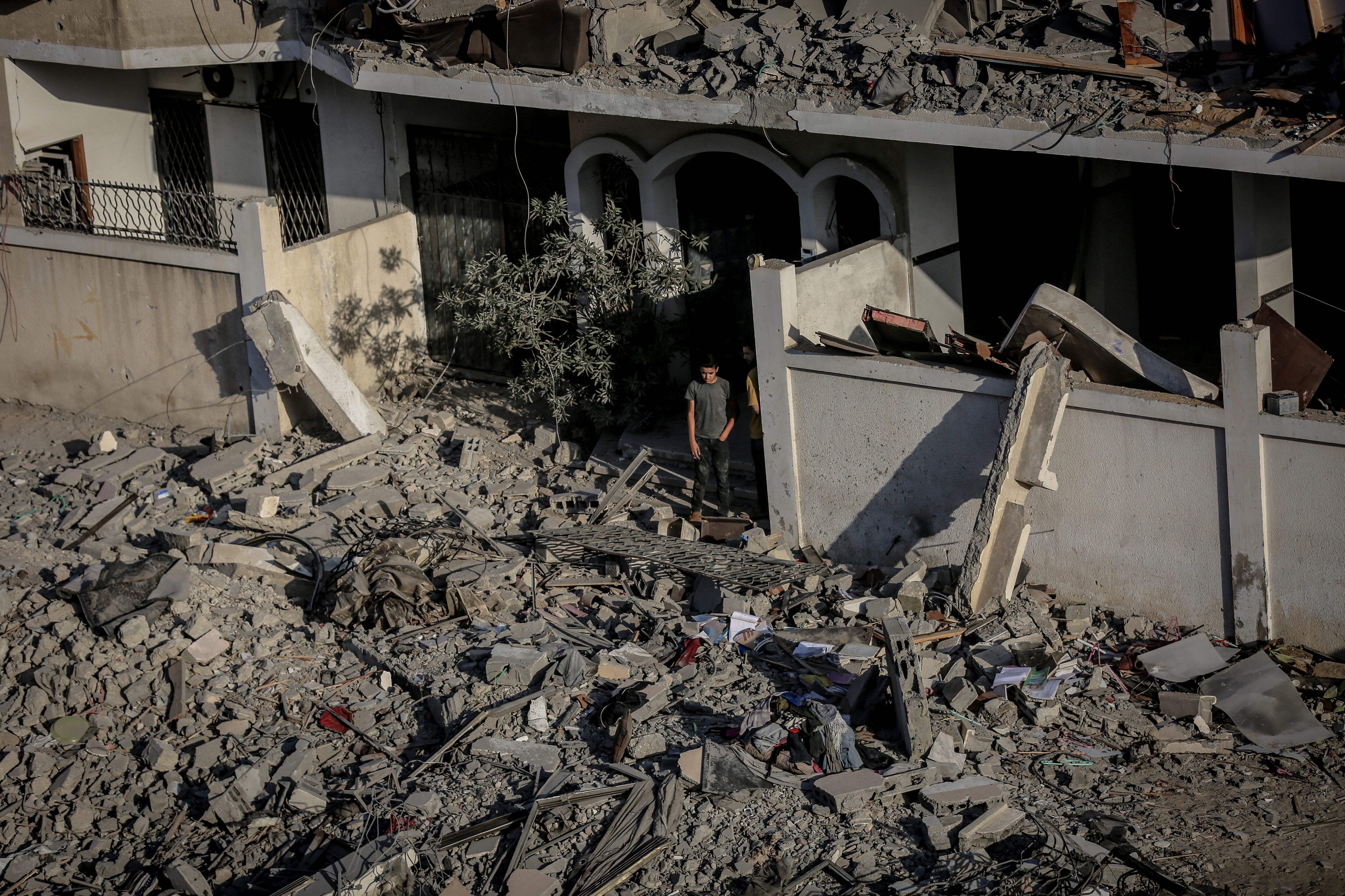 GAZA CITY, GAZA - AUGUST 25: Residents launch search and rescue efforts to locate those trapped under the rubble after an Israeli strike targeted a building belonging to the Kaheel family in the Al-Karama neighborhood of Gaza City, Gaza, on August 25, 2025. Several people were reported killed and injured. The building was destroyed in the attack, and nearby structures also sustained damage. (Photo by Saeed M. M. T. Jaras/Anadolu via Getty Images)