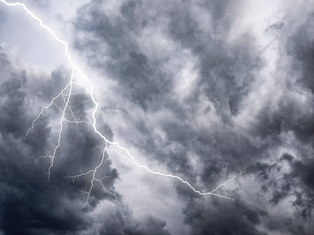 Alertan por tormentas eléctricas, probabilidad de granizos y rachas de hasta 70 km/h: estas son las 3 regiones afectadas