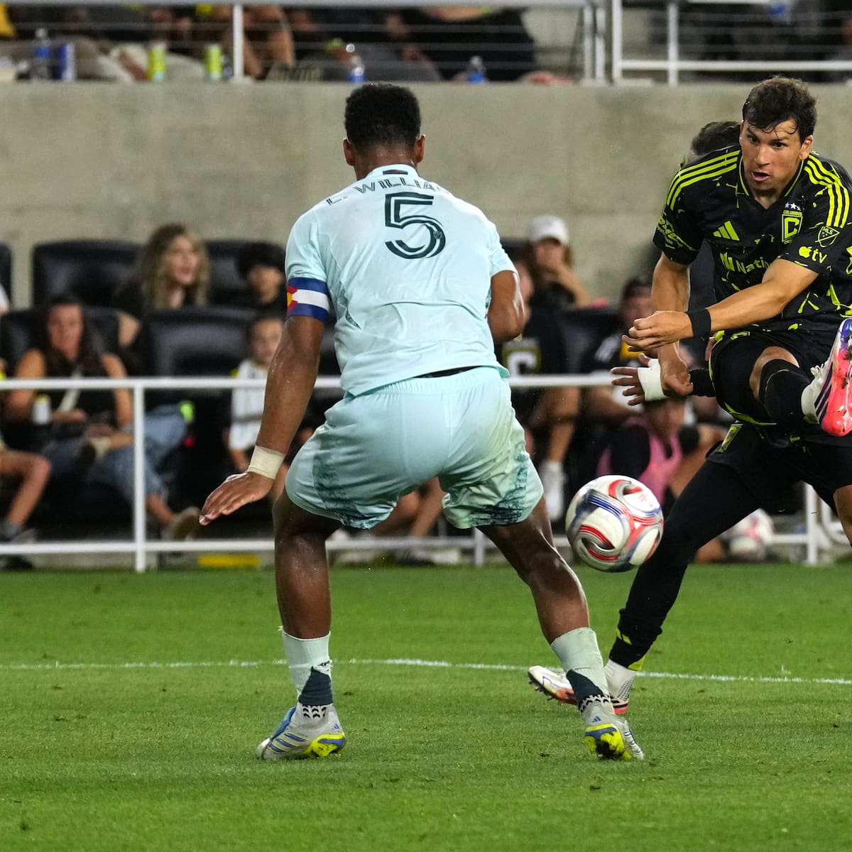 En racha: El golazo de Gonzalo Tapia en duelo del Columbus Crew por la MLS
