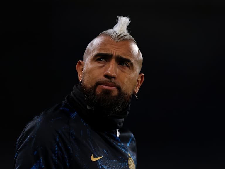 Arturo Vidal intensifica querella contra su primo Carlos Albornoz