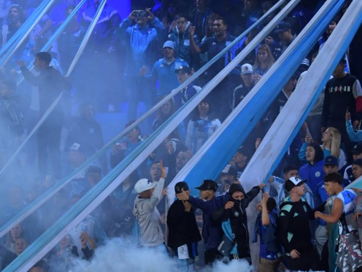 Hinchas de Racing realizan gestos racistas contra fanáticos de Flamengo: club argentino abrirá expediente