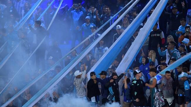 Hinchas de Racing realizan gestos racistas contra fanáticos de Flamengo: club argentino abrirá expediente