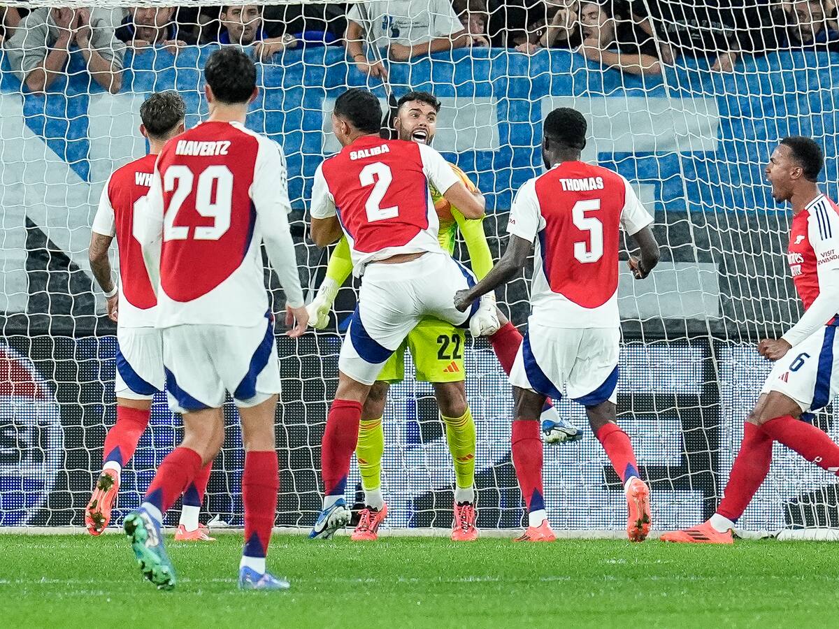 El doble tapadón de David Raya para la igualdad del Arsenal ante el Atalanta en Italia