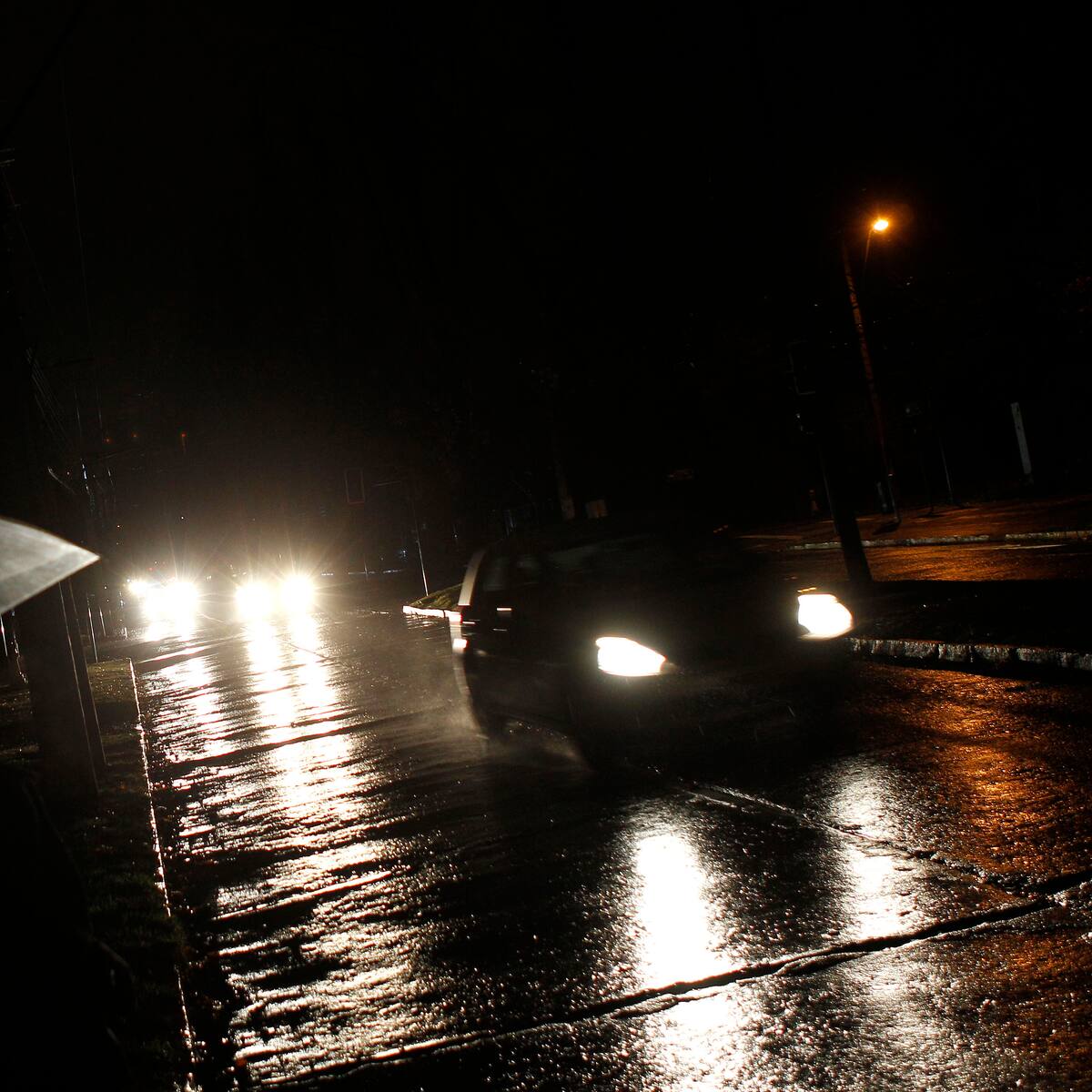 Sistema frontal en el sur de Chile deja a más de 30 mil viviendas sin suministro eléctrico