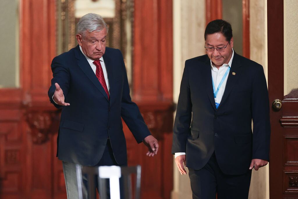 Andrés López Obrador recibiendo a Luis Arce en Ciudad de México