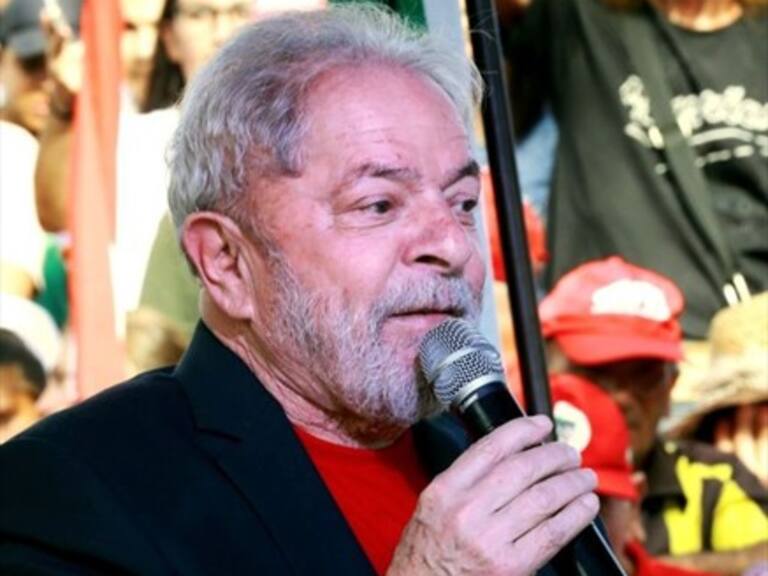 Balean la caravana electoral de Lula da Silva