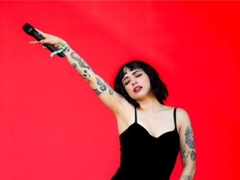 Mon Laferte sobre sus fans nacionales: Me reciben con botellas de vino y marihuana