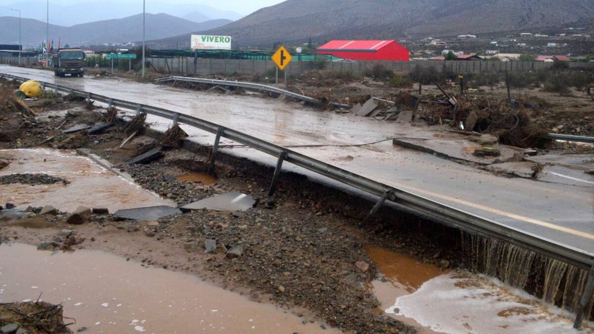 Alerta en el norte de Chile por sistema frontal: Corte total en la Ruta 5 por activación de quebradas