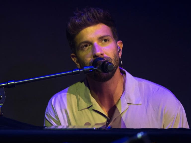 MALAGA, SPAIN - 2022/06/20: Spanish songwriter and musician Pablo Alboran is seen performing on stage at Cervantes Theatre. As part of &#039;Theatres tour 2022&#039;, Pablo Alboran arrives at Cervantes Theatre where he will perform in three concerts on 20, 21 and 22 days. (Photo by Jesus Merida/SOPA Images/LightRocket via Getty Images)
