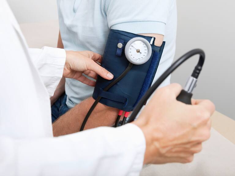 Fuerza y corazón: así es el entrenamiento ideal para vencer la hipertensión, según la ciencia