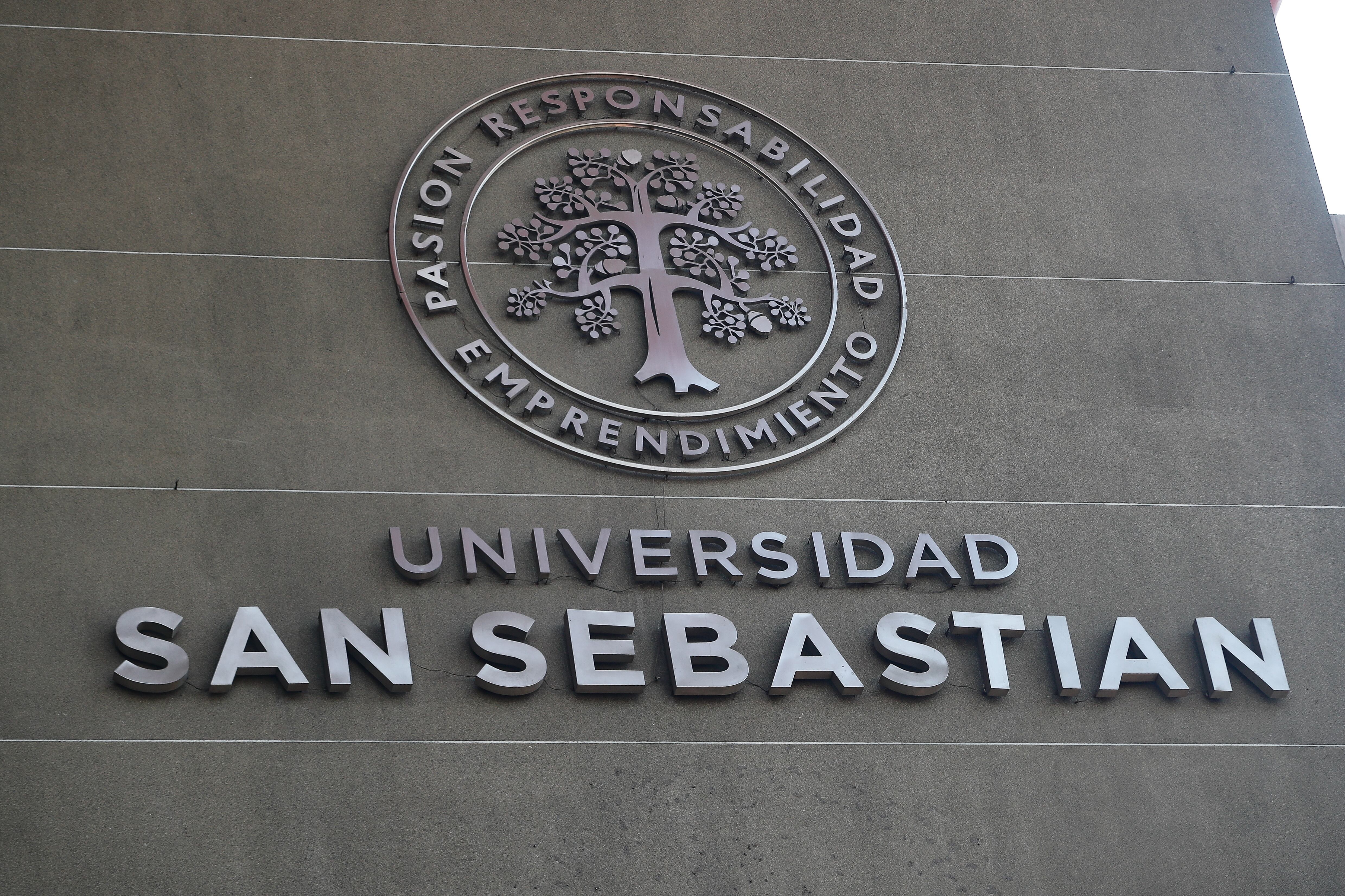 24 DE SEPTIEMBRE DE 2024 / SANTIAGO
Fachada del Campus Bellavista de la Universidad San Sebastián lugar donde Marcela Cubillos realizaba clases y percibía una remuneración de 17 millones brutos lo cual son cuestionados por la superintendencia de educación
FOTO: DIEGO MARTIN/AGENCIAUNO