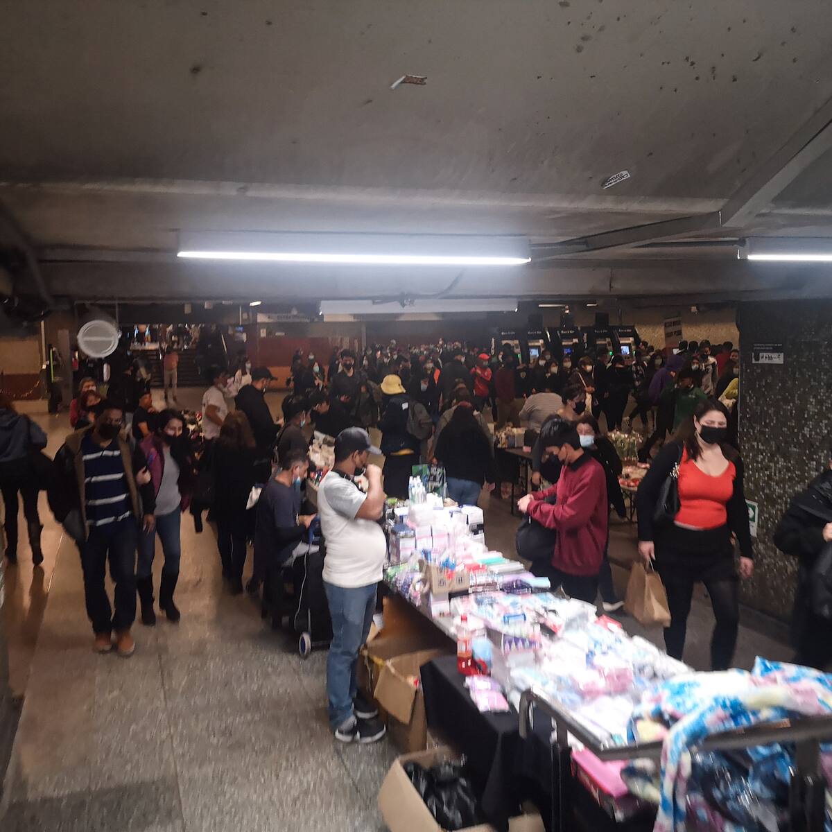 Metro de Santiago duplica decomisos de comercio ambulante y asegura que 92% de las estaciones críticas ya están libres